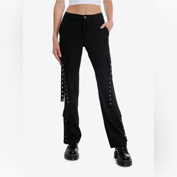 NWOT - Hot Topic Black Grommet Strap Cargo Pocket Pants - Size 13 - Picture 1 of 3